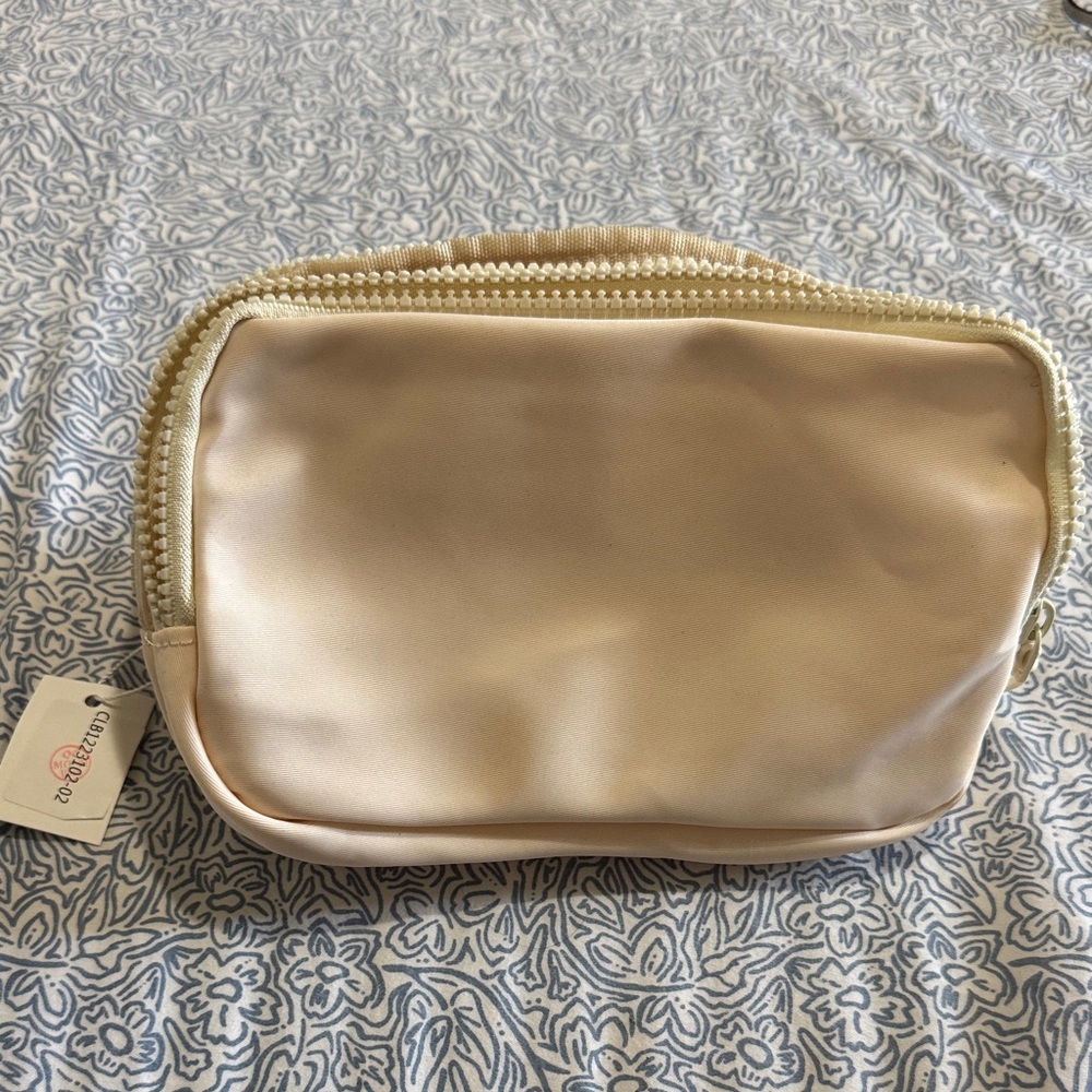 Source Unknown Beige/Cream Satin Cosmetic Pouch